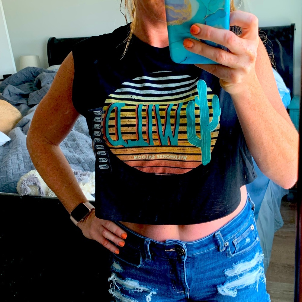 Super cute crop top!